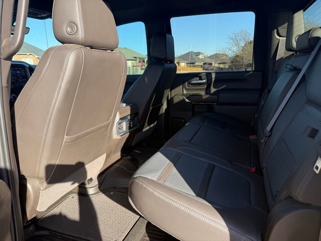 Used 2023 GMC Sierra 2500 Denali w/ Denali Black Diamond Edition image 9