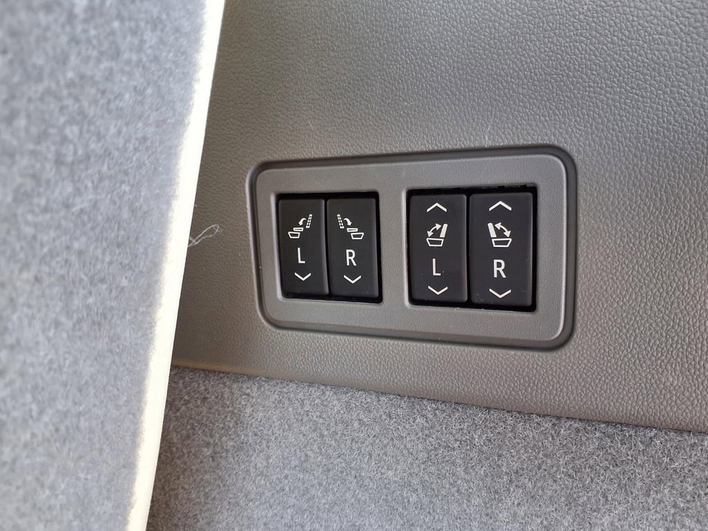 Used 2023 Cadillac XT6 Premium Luxury w/ LPO, Floor Liner Package AWD/4WD image 30