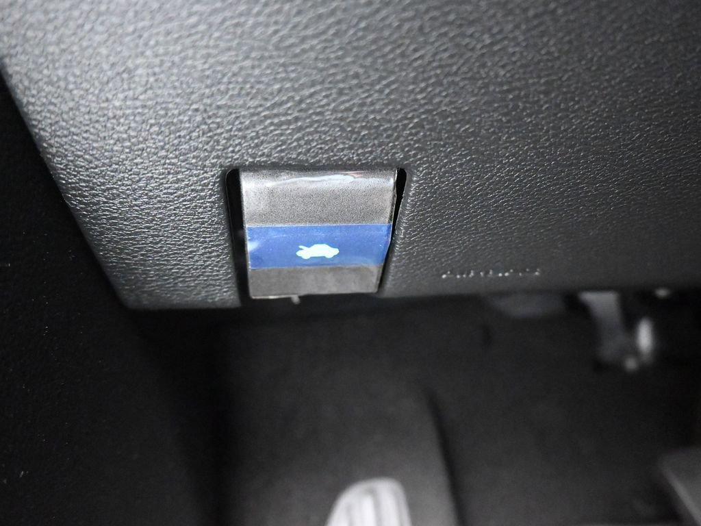 Used 2024 Chrysler Pacifica Touring image 33