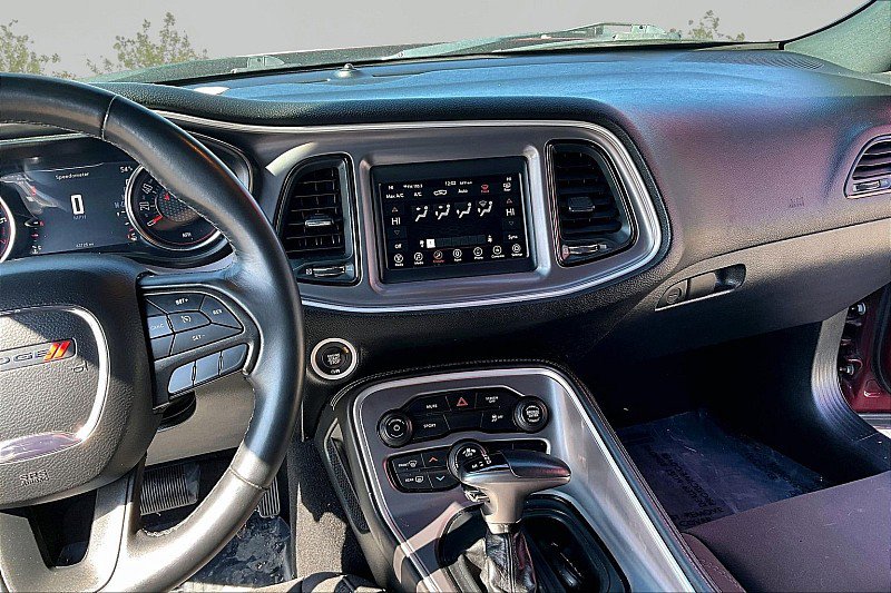 Used 2019 Dodge Challenger SXT image 9