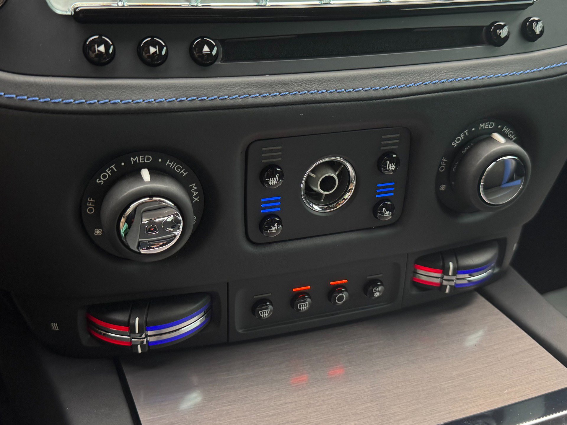 Used 2016 Rolls-Royce Wraith RWD image 69