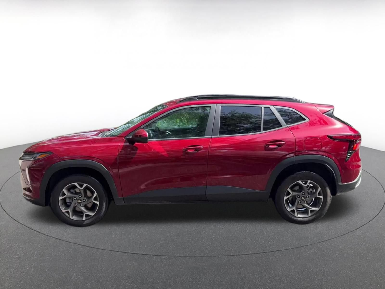Used 2025 Chevrolet Trax LT FWD image 9