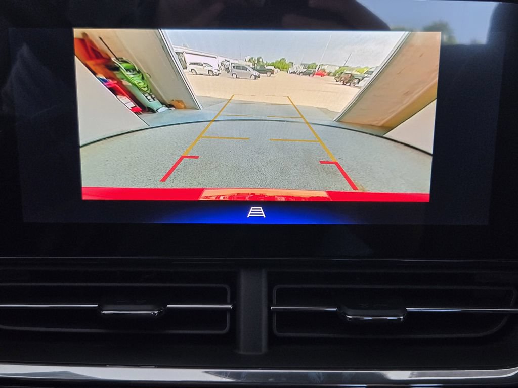 New 2026 Chevrolet Trax RS w/ Sunroof Package FWD image 19