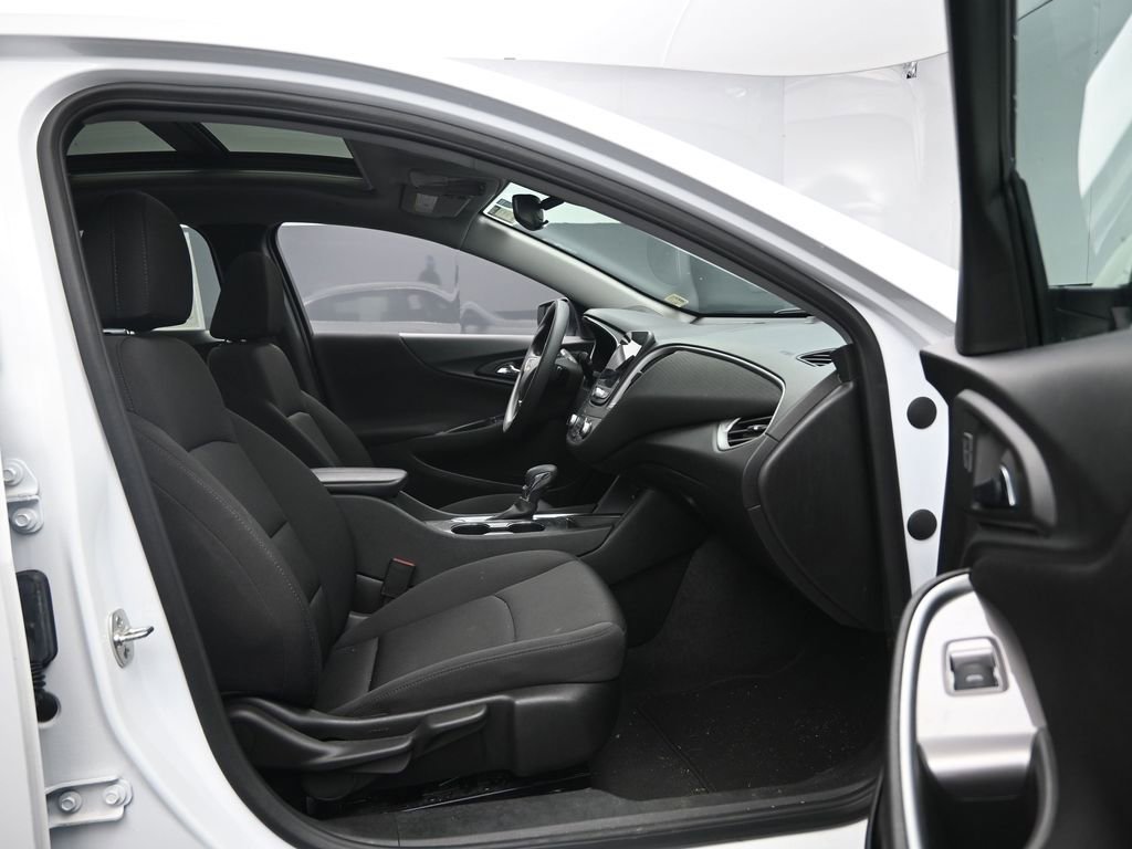 Used 2024 Chevrolet Malibu LT image 32