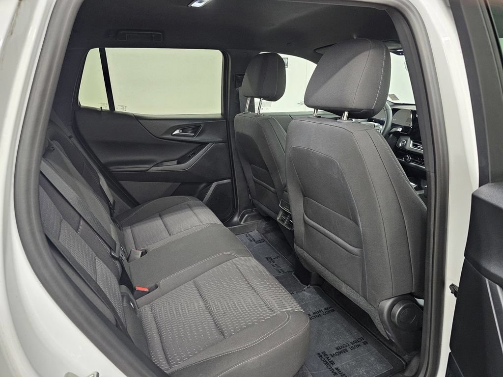 Used 2025 Chevrolet Equinox LT w/ Safety and Technology Package FWD image 24
