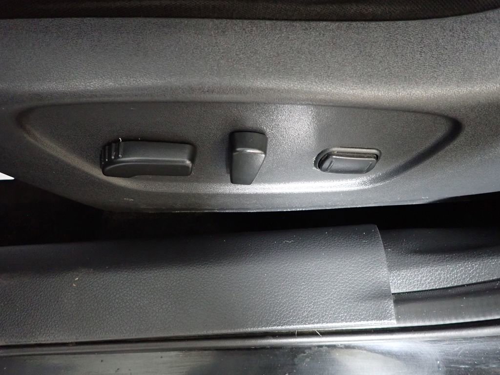 Used 2017 Nissan Rogue SV image 22