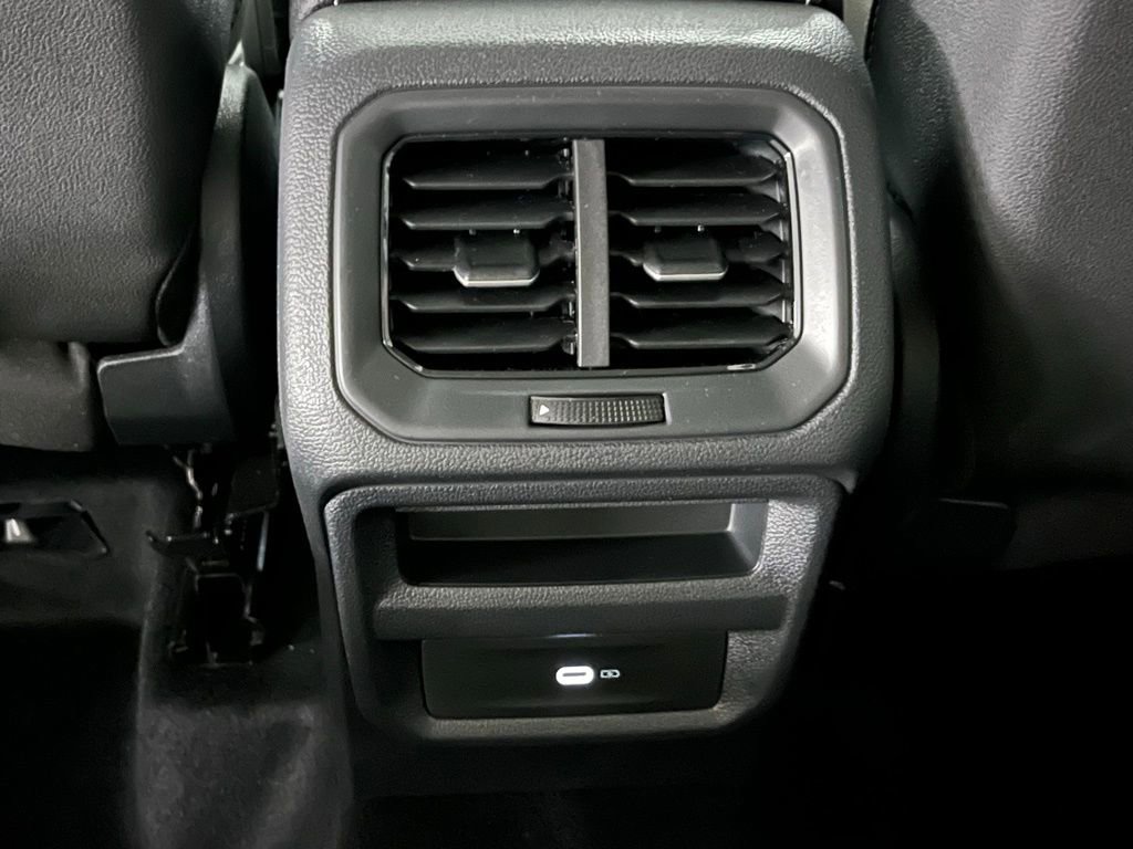 New 2025 Volkswagen Taos SE image 22