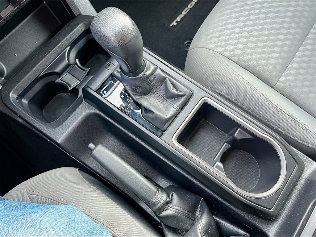 Used 2022 Toyota Tacoma SR w/ SR Convenience Package image 17