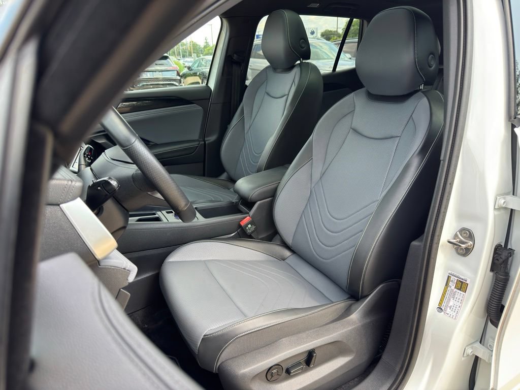 Used 2026 Volkswagen Tiguan SE R-Line AWD/4WD image 5