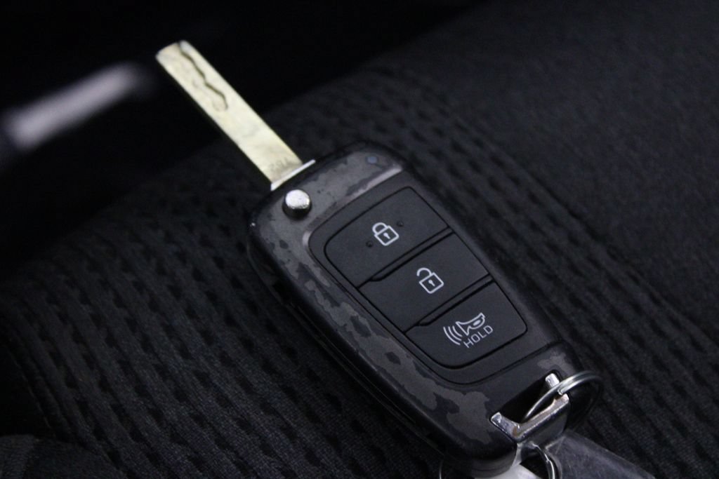 Used 2020 Hyundai Santa Fe SE FWD image 27