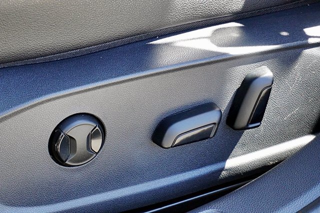Used 2024 Volkswagen Jetta SE FWD image 22