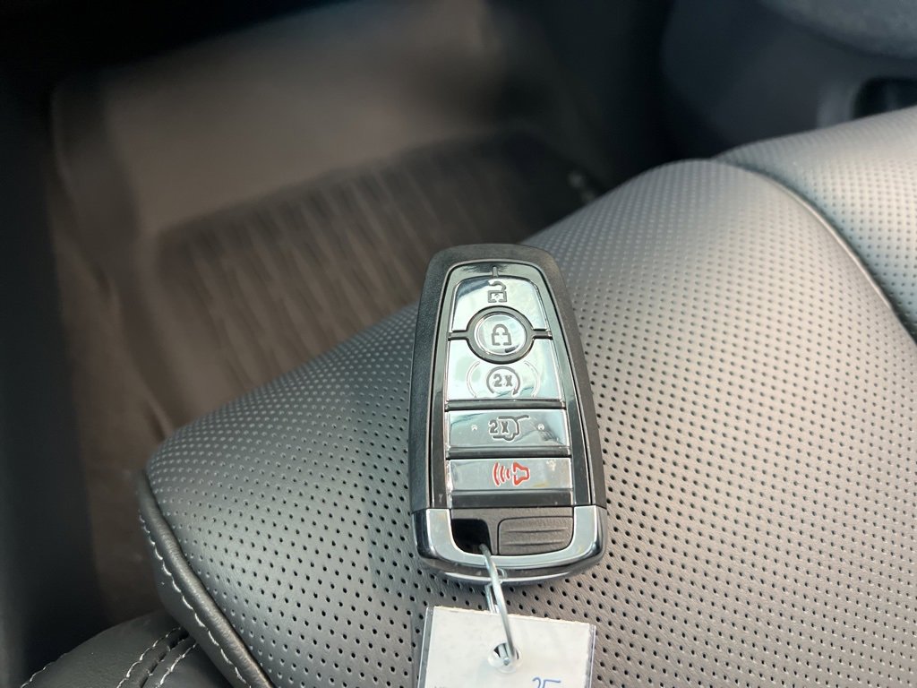 New 2025 Lincoln Navigator L Reserve image 44