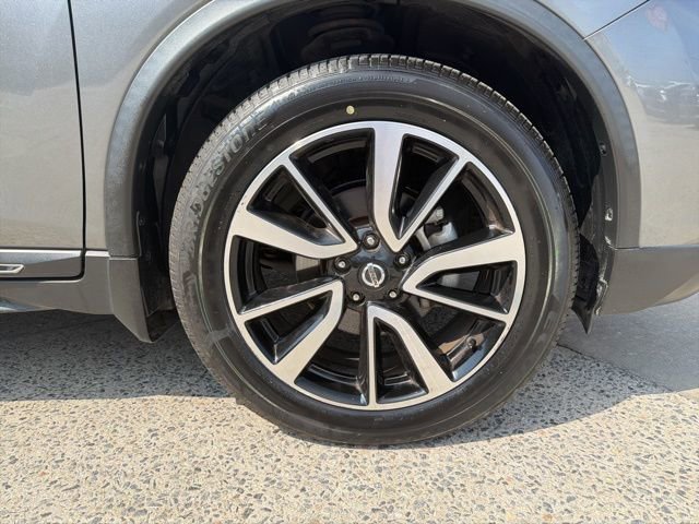 Used 2018 Nissan Rogue SL w/ Premium Package image 16