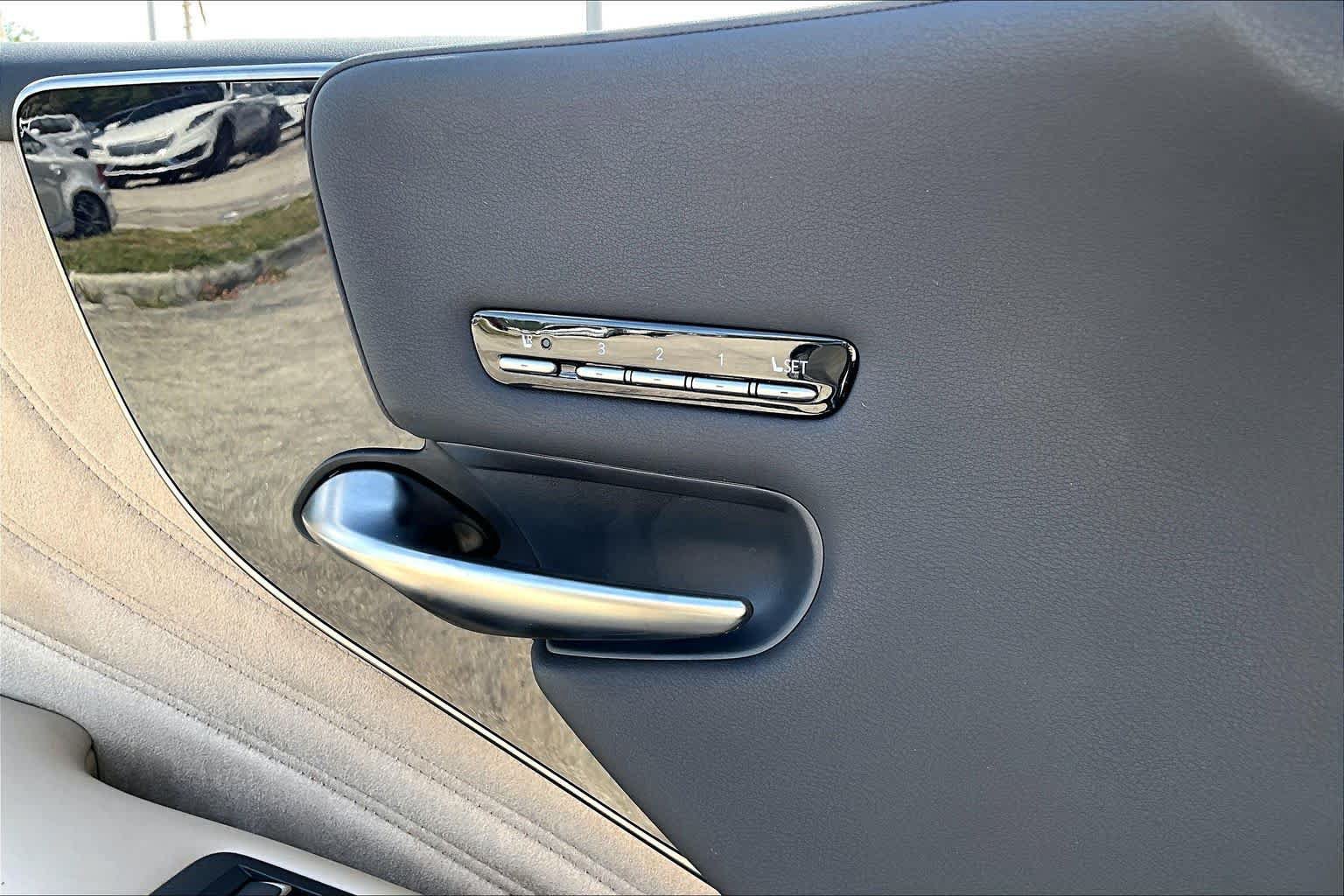 Used 2022 Lexus LS 500 AWD w/ Interior Upgrade Package image 36