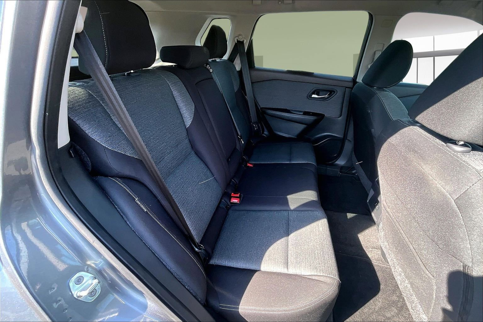 Used 2023 Nissan Rogue SV image 25