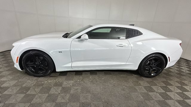 Used 2016 Chevrolet Camaro LT RWD image 5