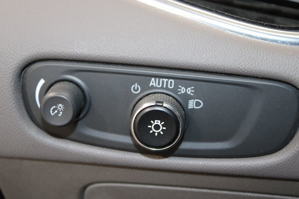 Used 2016 Chevrolet Malibu LT image 25