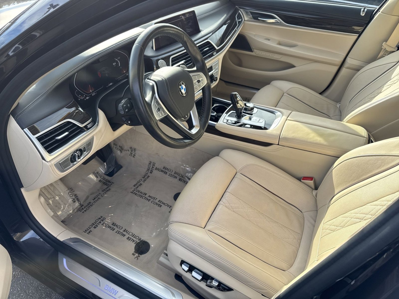 Used 2020 BMW 750i xDrive w/ Autobahn Package image 10