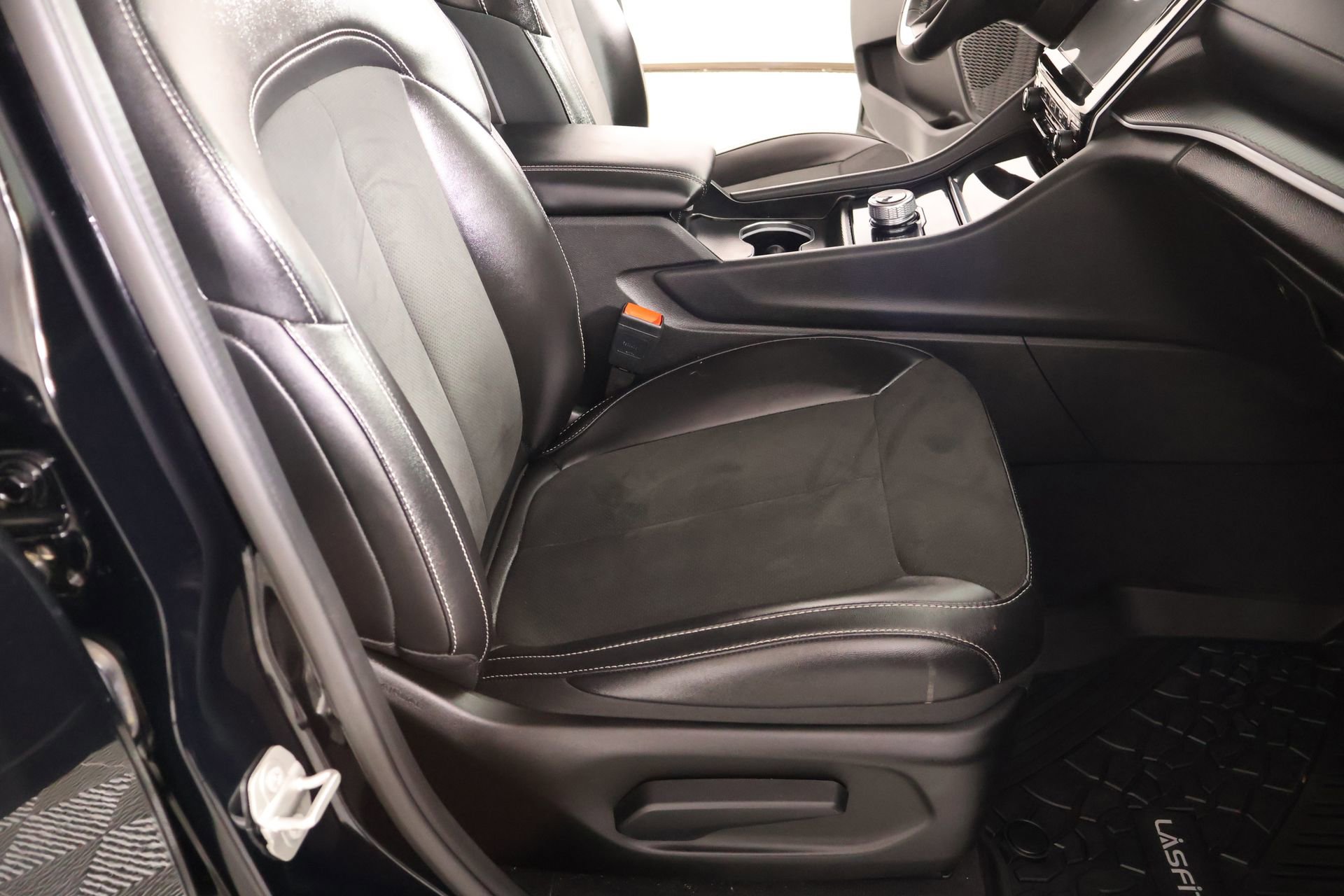 Used 2024 Jeep Grand Cherokee Altitude AWD/4WD image 13