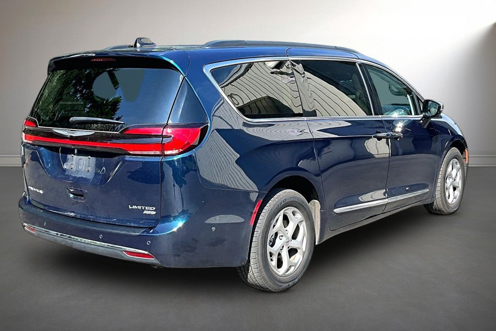 Used 2023 Chrysler Pacifica Limited w/ Uconnect Theater Family Group AWD/4WD image 5