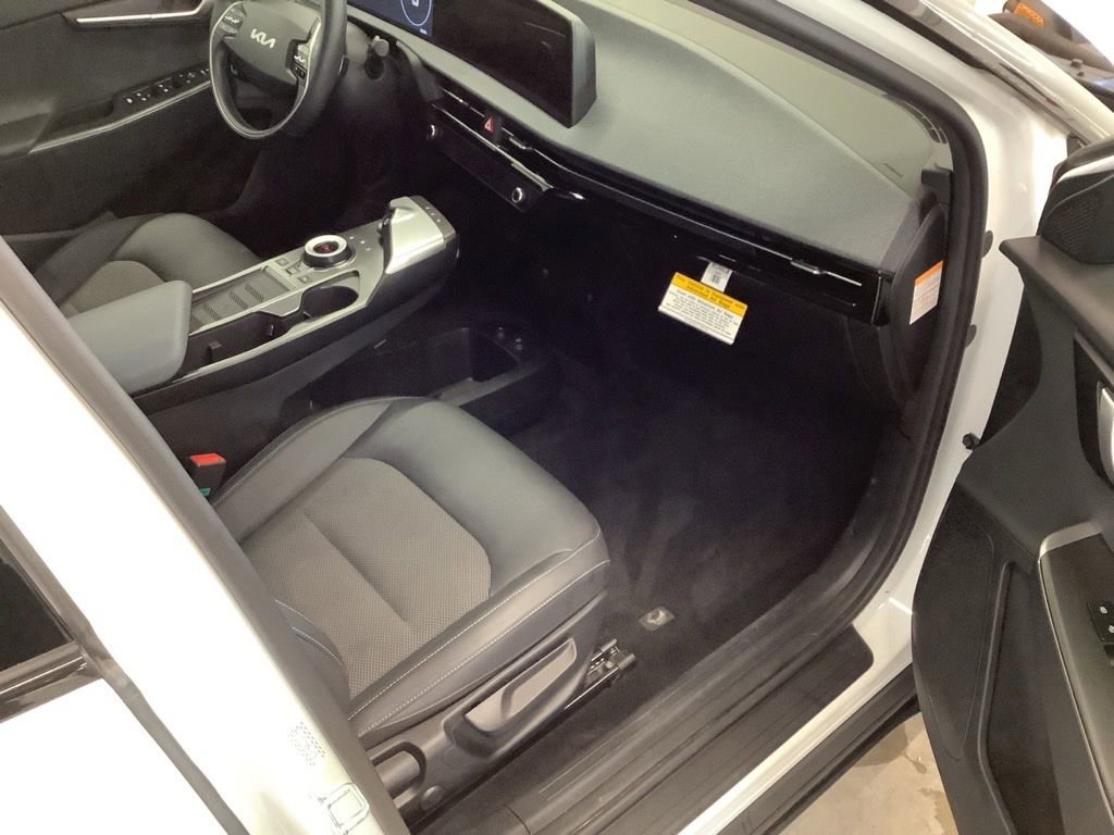 Certified 2024 Kia EV6 Light AWD/4WD image 21