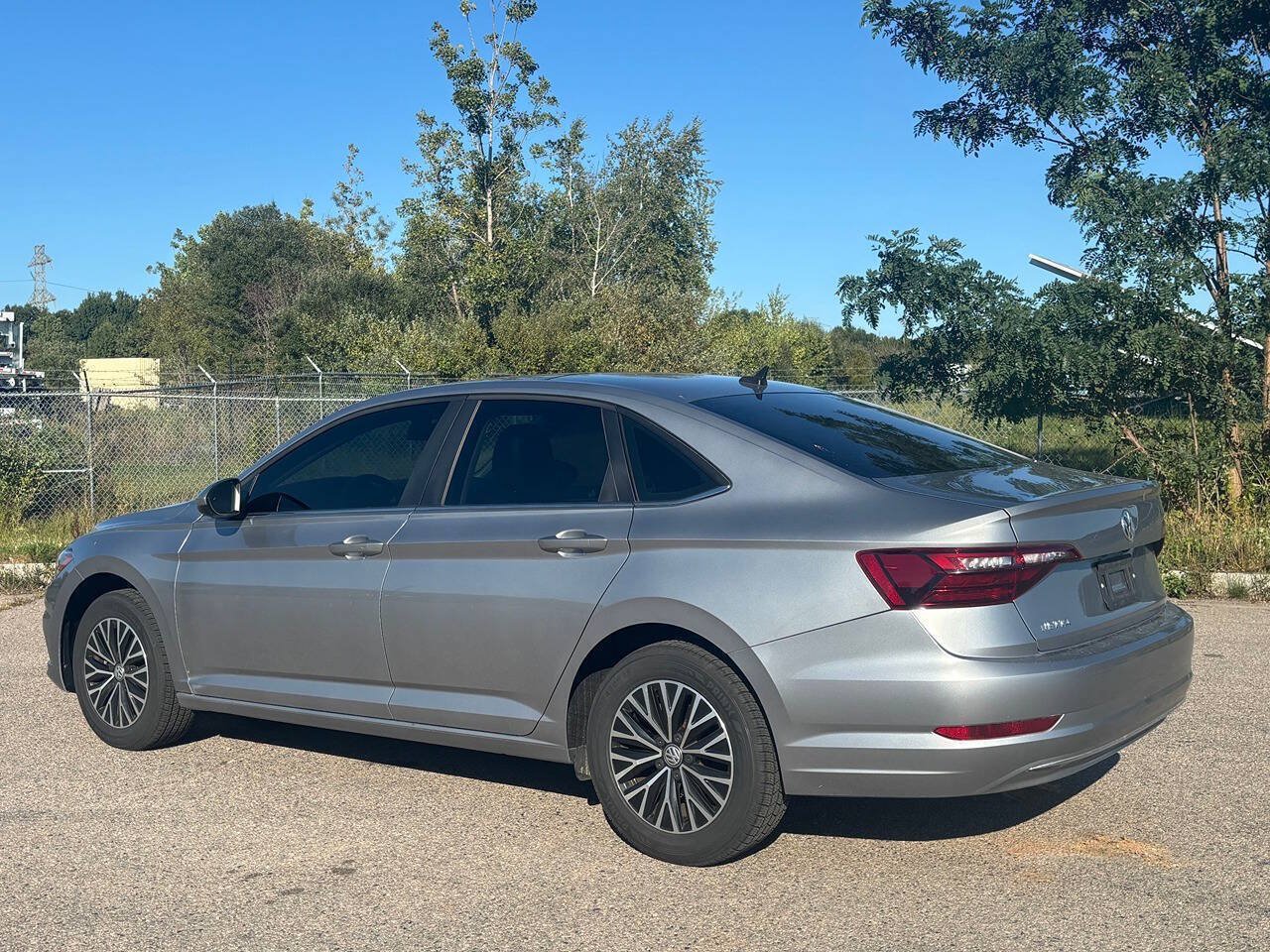Used 2020 Volkswagen Jetta SE w/ SE Cold Weather Package FWD image 3
