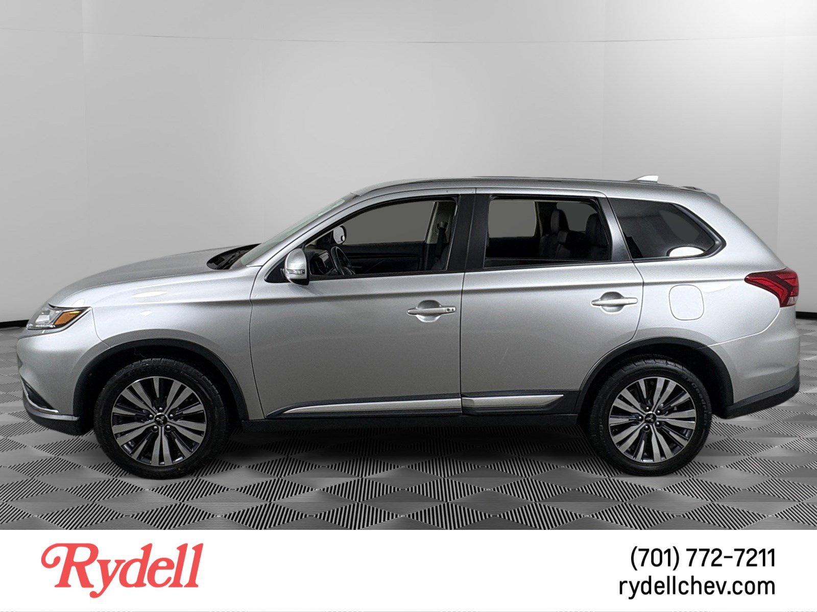 Used 2019 Mitsubishi Outlander ES image 2