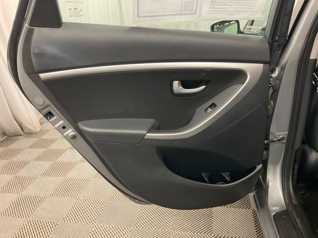 Used 2015 Hyundai Elantra GT image 31