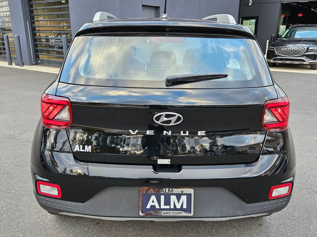 Used 2025 Hyundai Venue SEL image 6