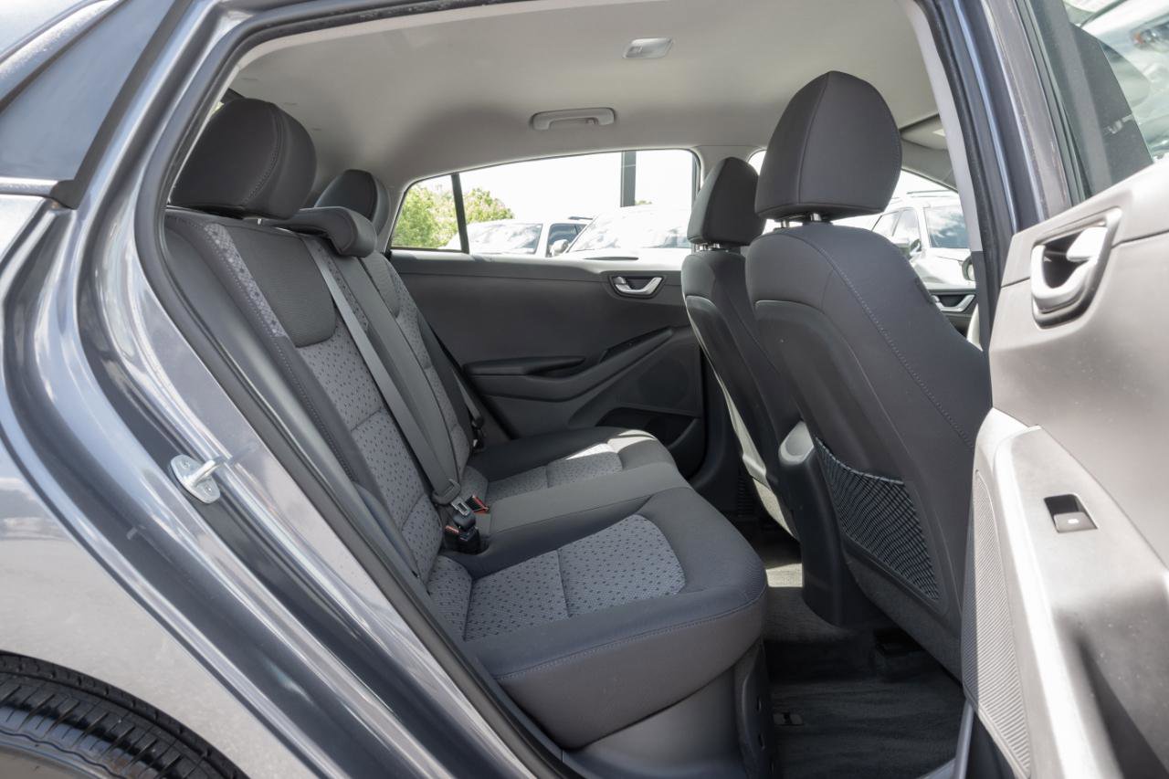 Used 2018 Hyundai Ioniq Blue FWD image 32