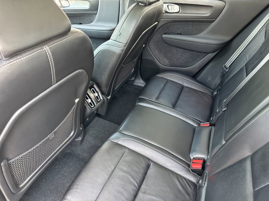 Certified 2023 Volvo XC40 B5 Ultimate AWD/4WD image 11