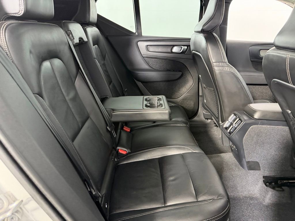 Used 2023 Volvo XC40 B5 Plus w/ Climate Package image 32