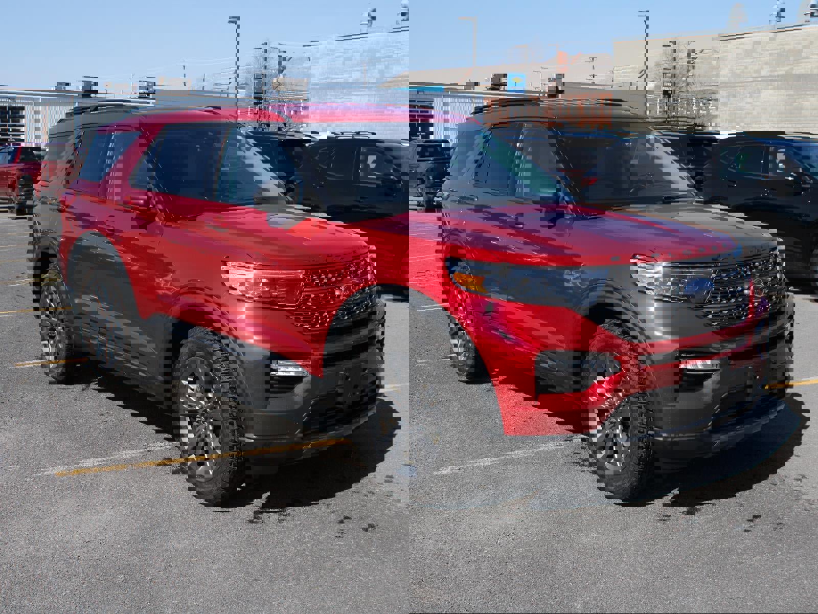 Used 2021 Ford Explorer XLT w/ Equipment Group 202A image 3