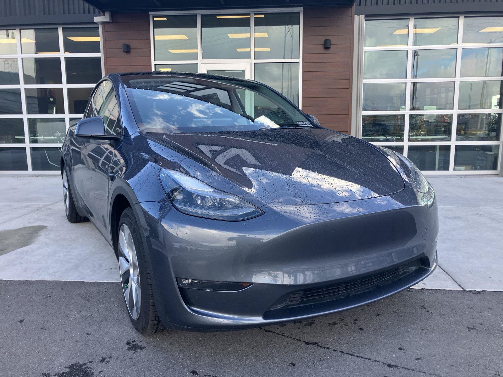 Used 2023 Tesla Model Y 2WD image 2