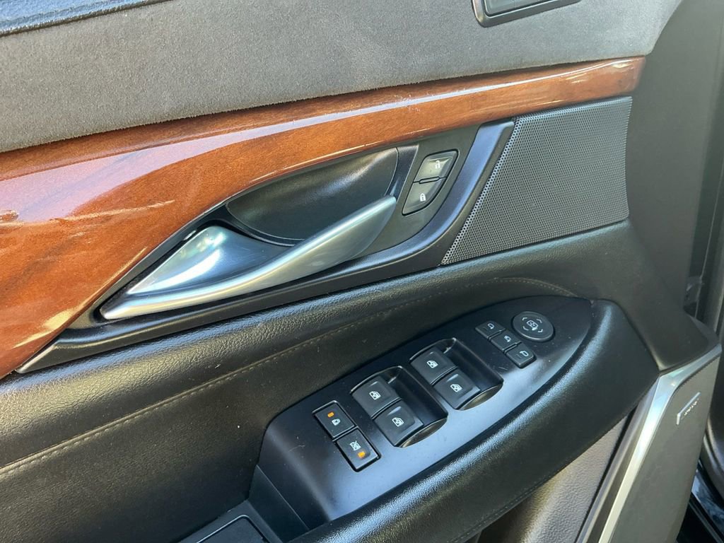 Used 2019 Cadillac Escalade Premium Luxury w/ Escalade Sport Edition image 16