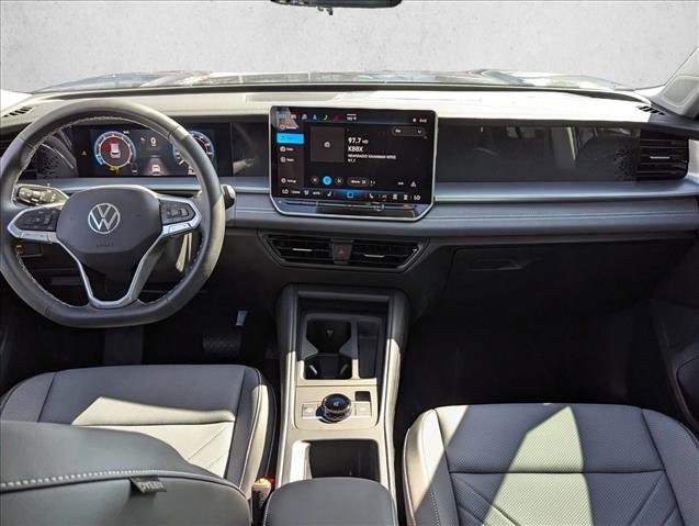 Certified 2025 Volkswagen Tiguan SE image 13