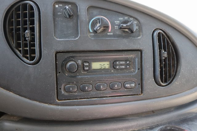 Used 2004 Ford E-350 and Econoline 350 Super Duty image 8