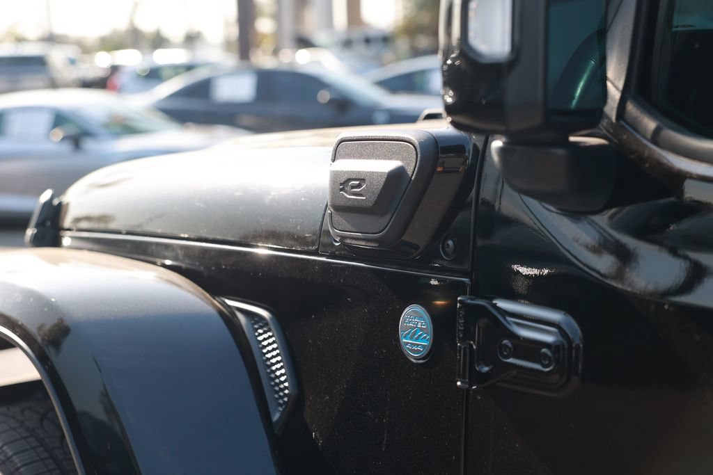 Used 2023 Jeep Wrangler Unlimited Sahara AWD/4WD image 16