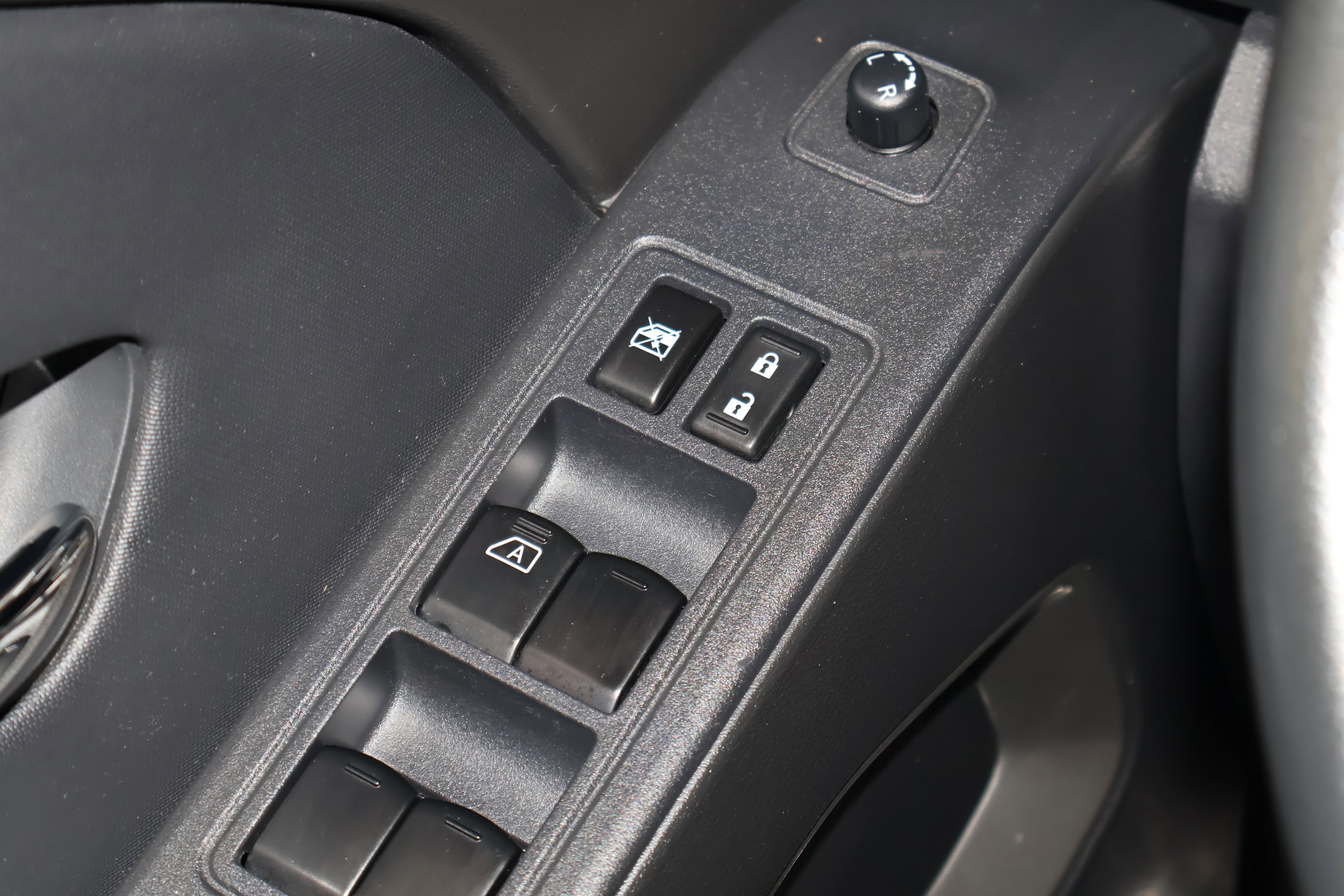 Used 2022 Nissan Frontier SV image 36