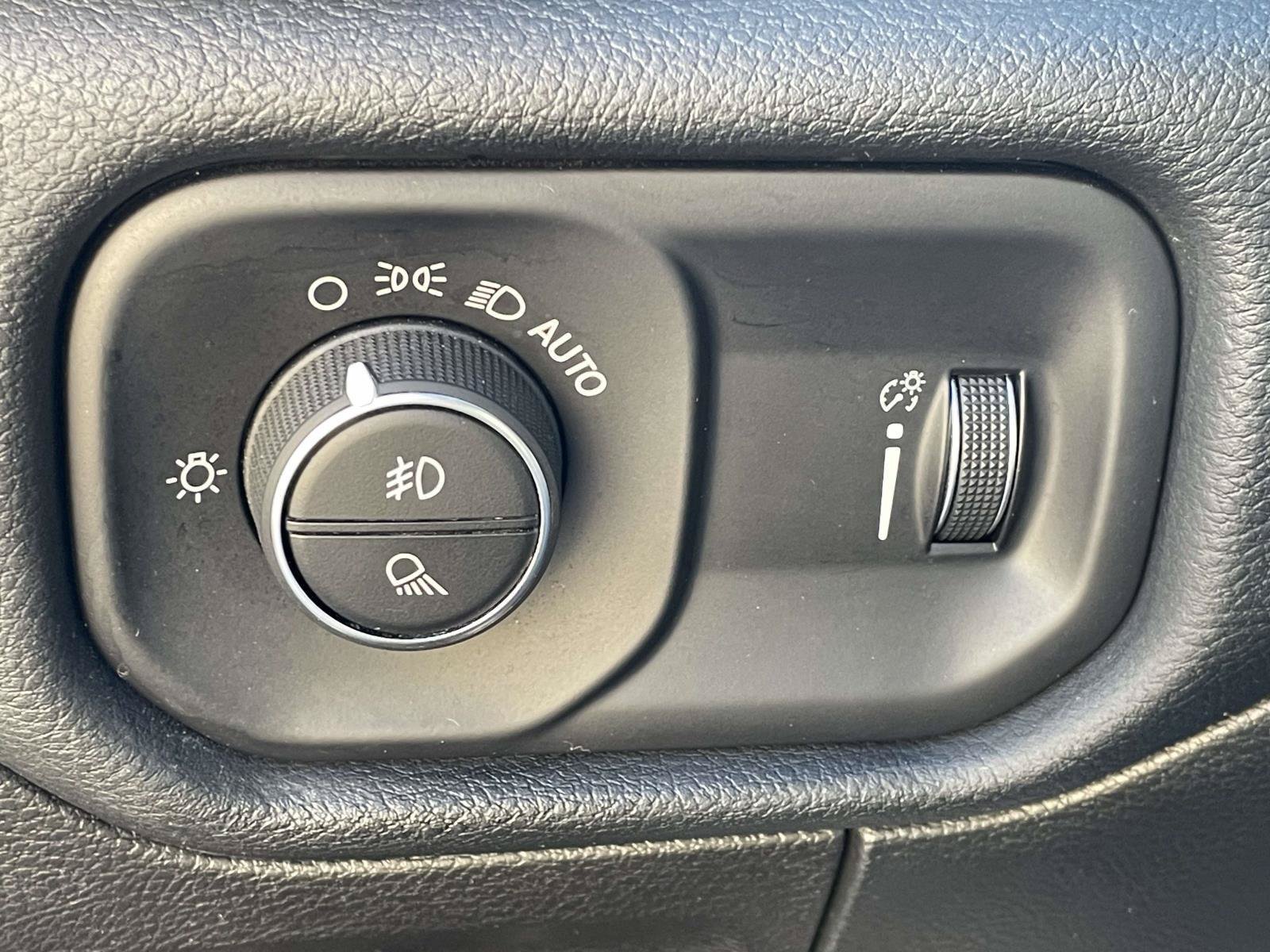 Used 2022 RAM 1500 Big Horn AWD/4WD image 12