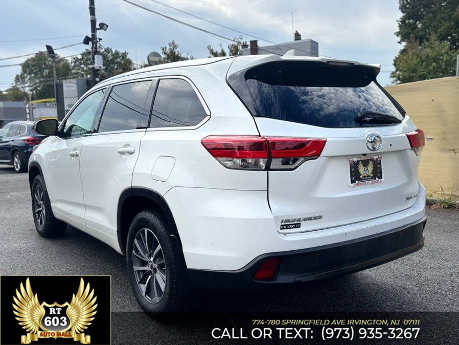 Used 2017 Toyota Highlander XLE AWD/4WD image 3