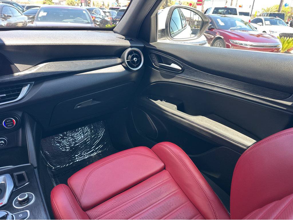 Used 2023 Alfa Romeo Stelvio Sprint RWD image 17