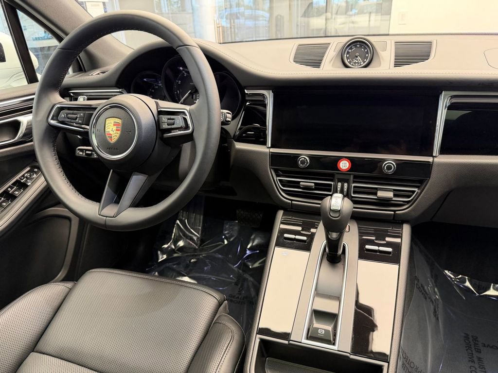 Used 2026 Porsche Macan AWD/4WD image 14