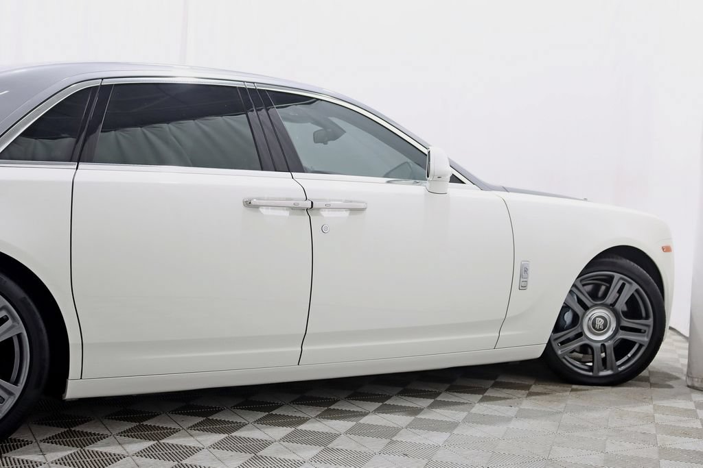 Used 2016 Rolls-Royce Ghost RWD image 11