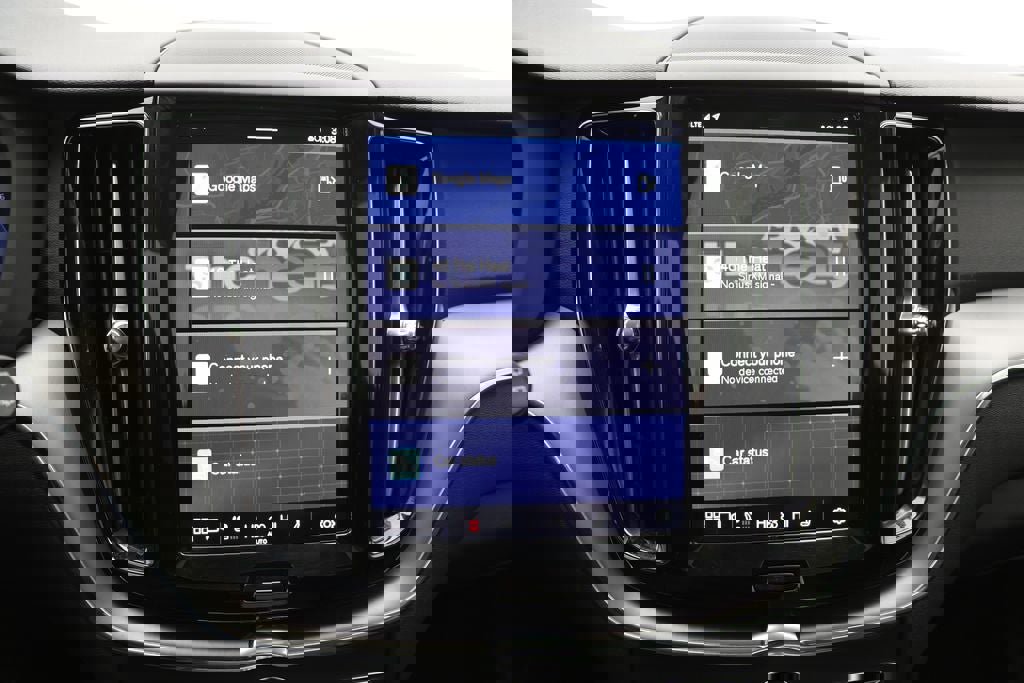 Used 2025 Volvo XC60 B5 Core AWD/4WD image 25