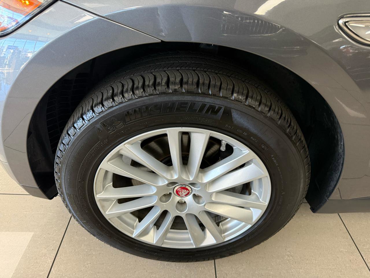 Used 2017 Jaguar F-PACE Prestige image 28