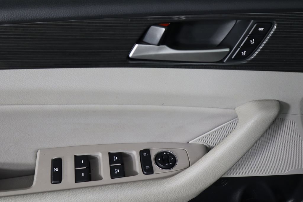 Used 2019 Hyundai Sonata Limited w/ Ultimate Package 04 image 22