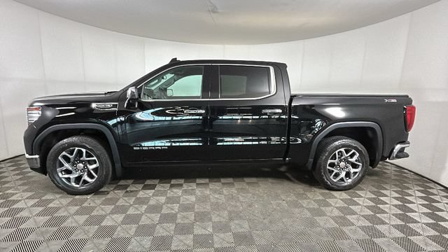 Used 2023 GMC Sierra 1500 SLT w/ SLT Convenience Package AWD/4WD image 5
