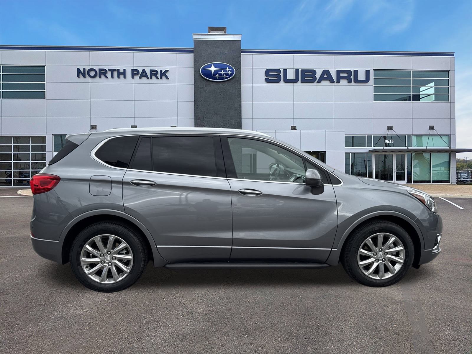 Used 2020 Buick Envision Essence image 2