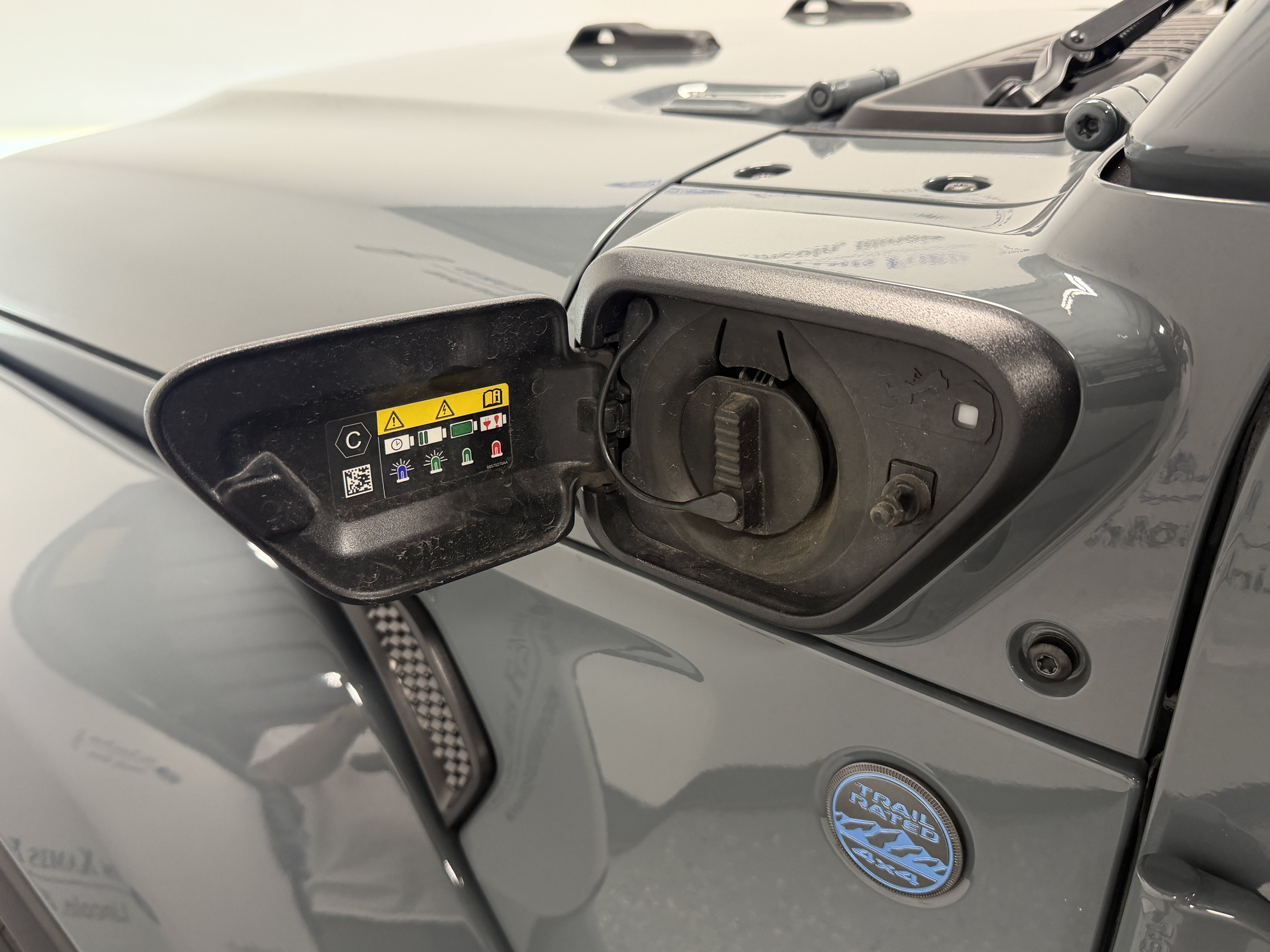 Used 2025 Jeep Wrangler Unlimited Sahara AWD/4WD image 25